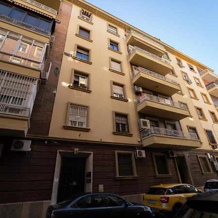 Larra Nervion Subway Tranvia Appartement Sevilla Buitenkant foto
