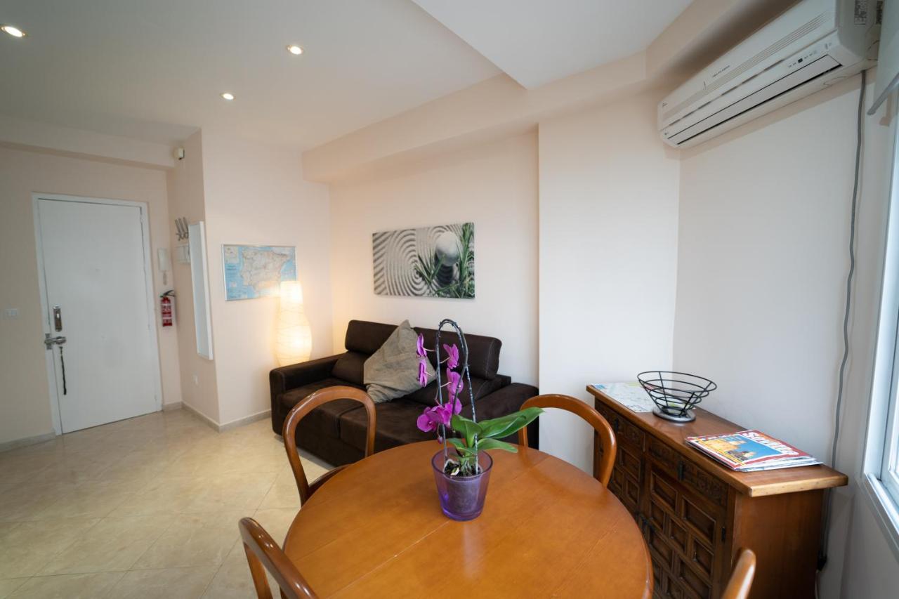 Larra Nervion Subway Tranvia Appartement Sevilla Buitenkant foto