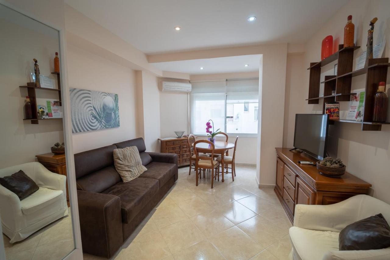 Larra Nervion Subway Tranvia Appartement Sevilla Buitenkant foto