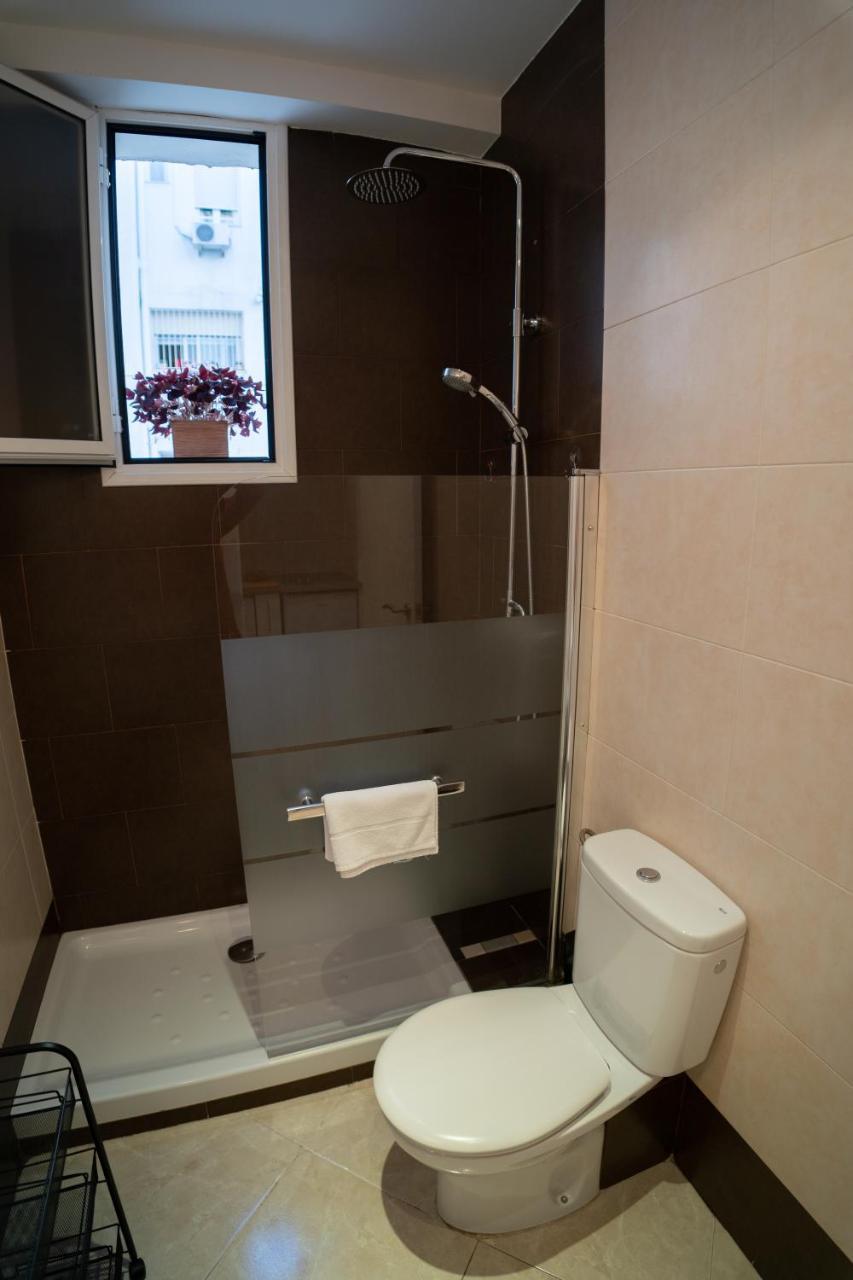 Larra Nervion Subway Tranvia Appartement Sevilla Buitenkant foto