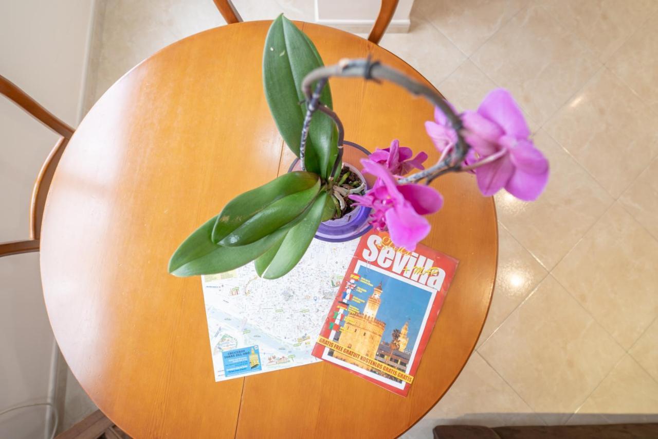 Larra Nervion Subway Tranvia Appartement Sevilla Buitenkant foto