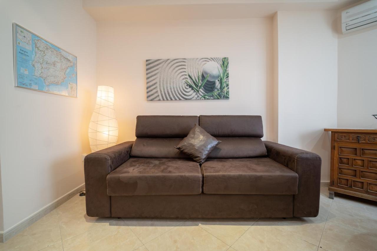 Larra Nervion Subway Tranvia Appartement Sevilla Buitenkant foto