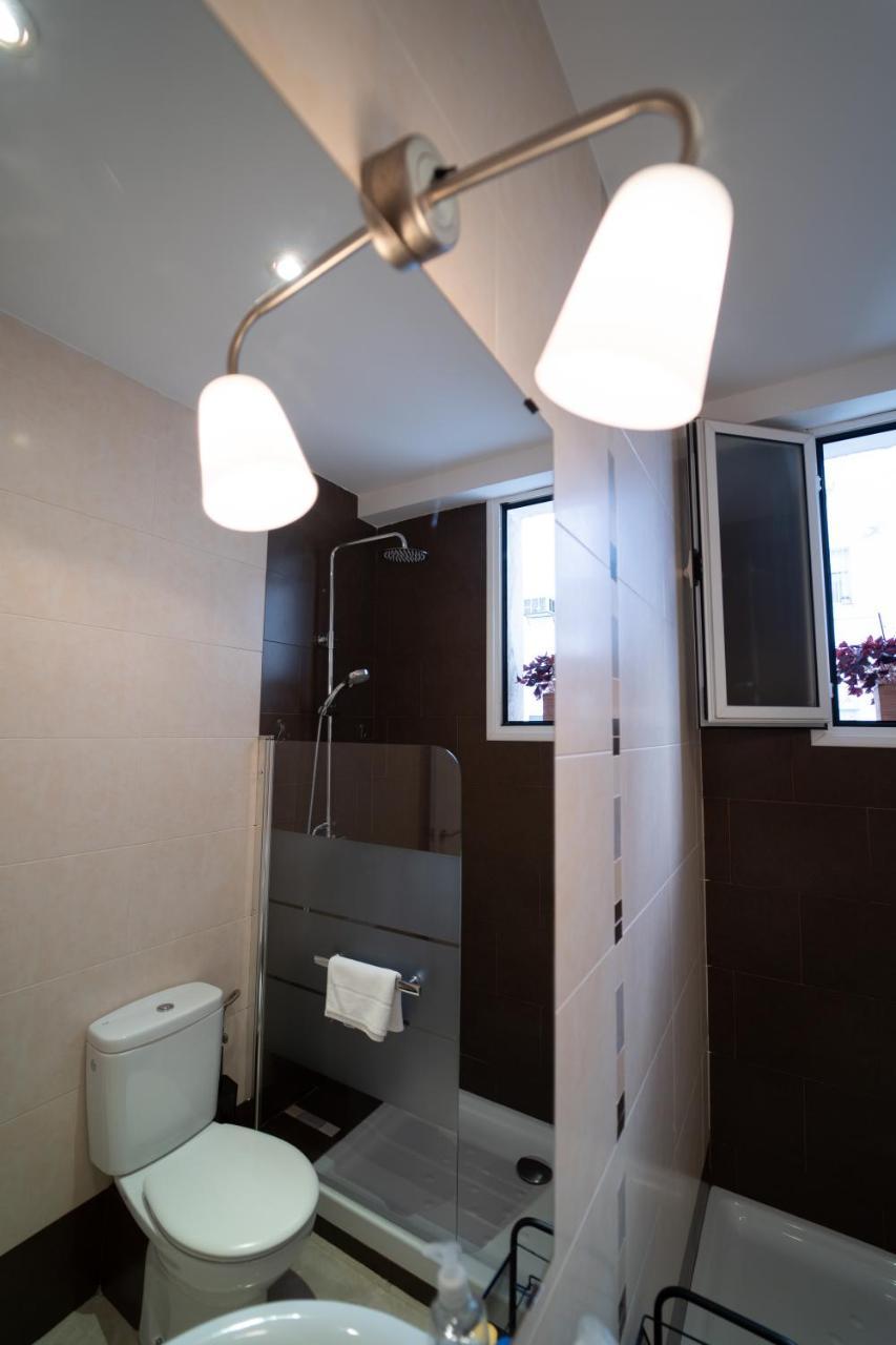 Larra Nervion Subway Tranvia Appartement Sevilla Buitenkant foto
