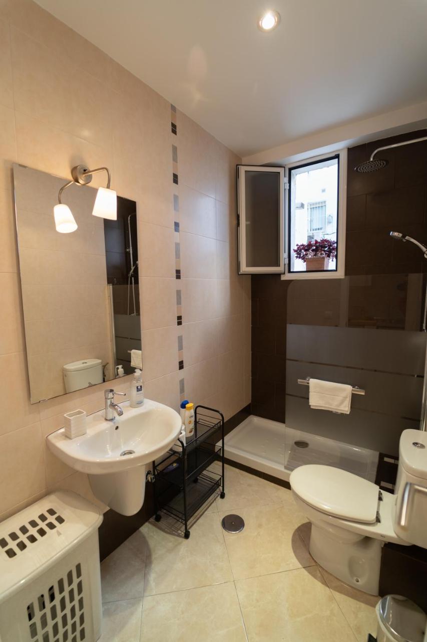 Larra Nervion Subway Tranvia Appartement Sevilla Buitenkant foto