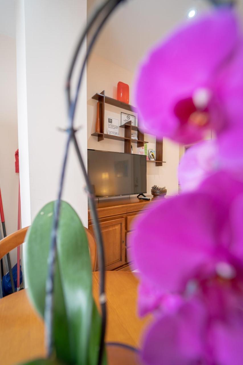 Larra Nervion Subway Tranvia Appartement Sevilla Buitenkant foto
